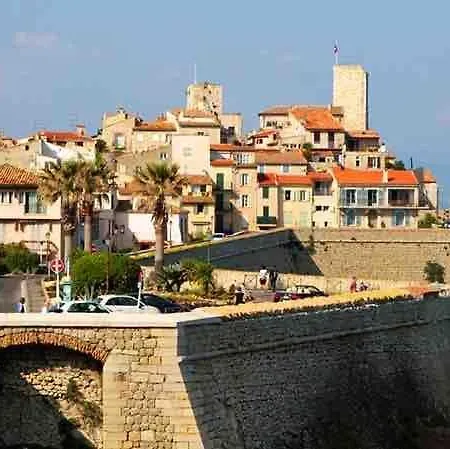 アパート 2room With Ac, 3 Min To The Beach, Small Garage *