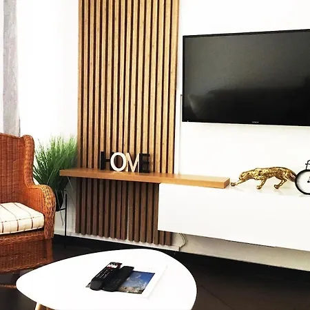 アパート 2room With Ac, 3 Min To The Beach, Small Garage アンティーブ