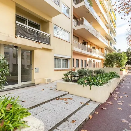 アパート 2room With Ac, 3 Min To The Beach, Small Garage *