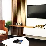Apartment 2room With Ac, 3 Min To The Beach, Small Garage Antibes