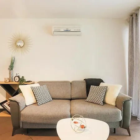 Daire 2room With Ac, 3 Min To The Beach, Small Garage *