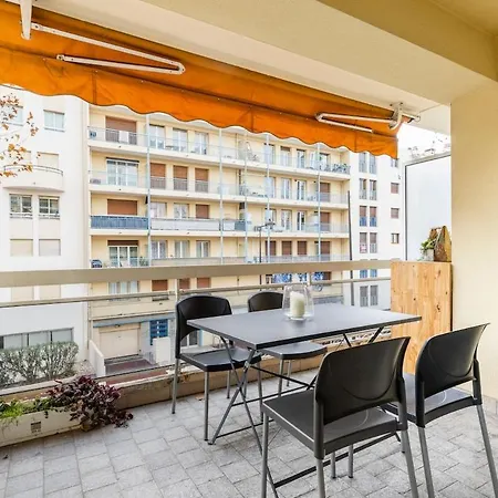 2room With Ac, 3 Min To The Beach, Small Garage Apartment *
