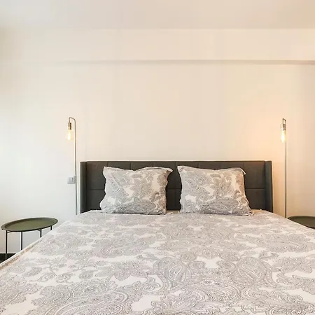 2room With Ac, 3 Min To The Beach, Small Garage Apartment Antibes