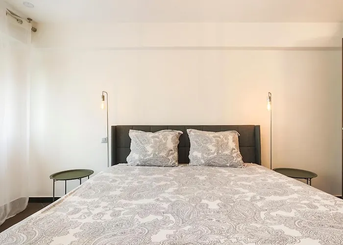 2room With Ac, 3 Min To The Beach, Small Garage Apartman Antibes